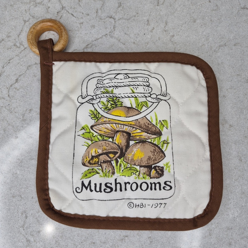 Mushroom Quilted Potholder Wood Ring HBI 1977‎ - VINTAGE